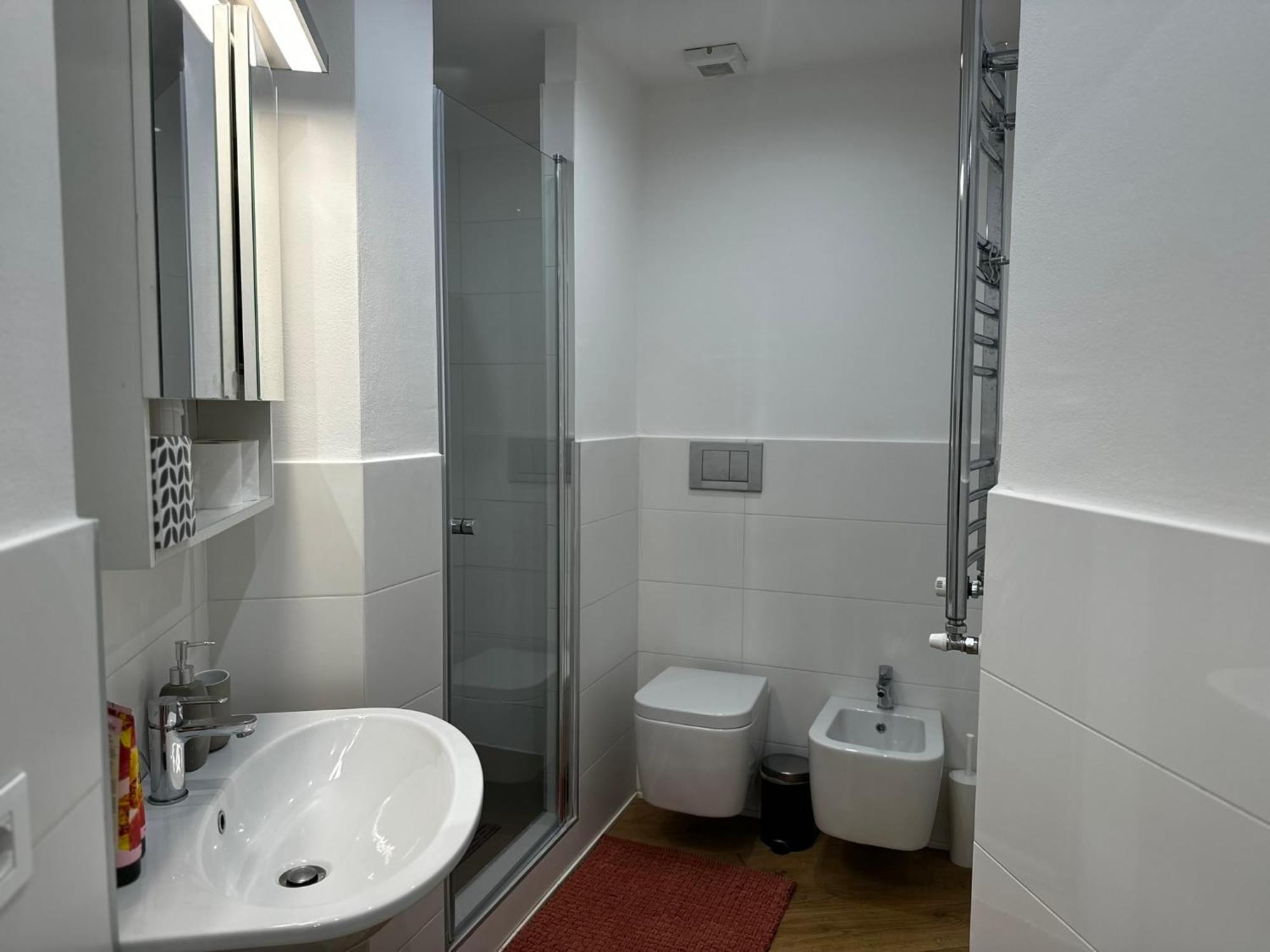 Regina In Porta Lodovica - Wifi E Breakfast Box Apartamento Milán