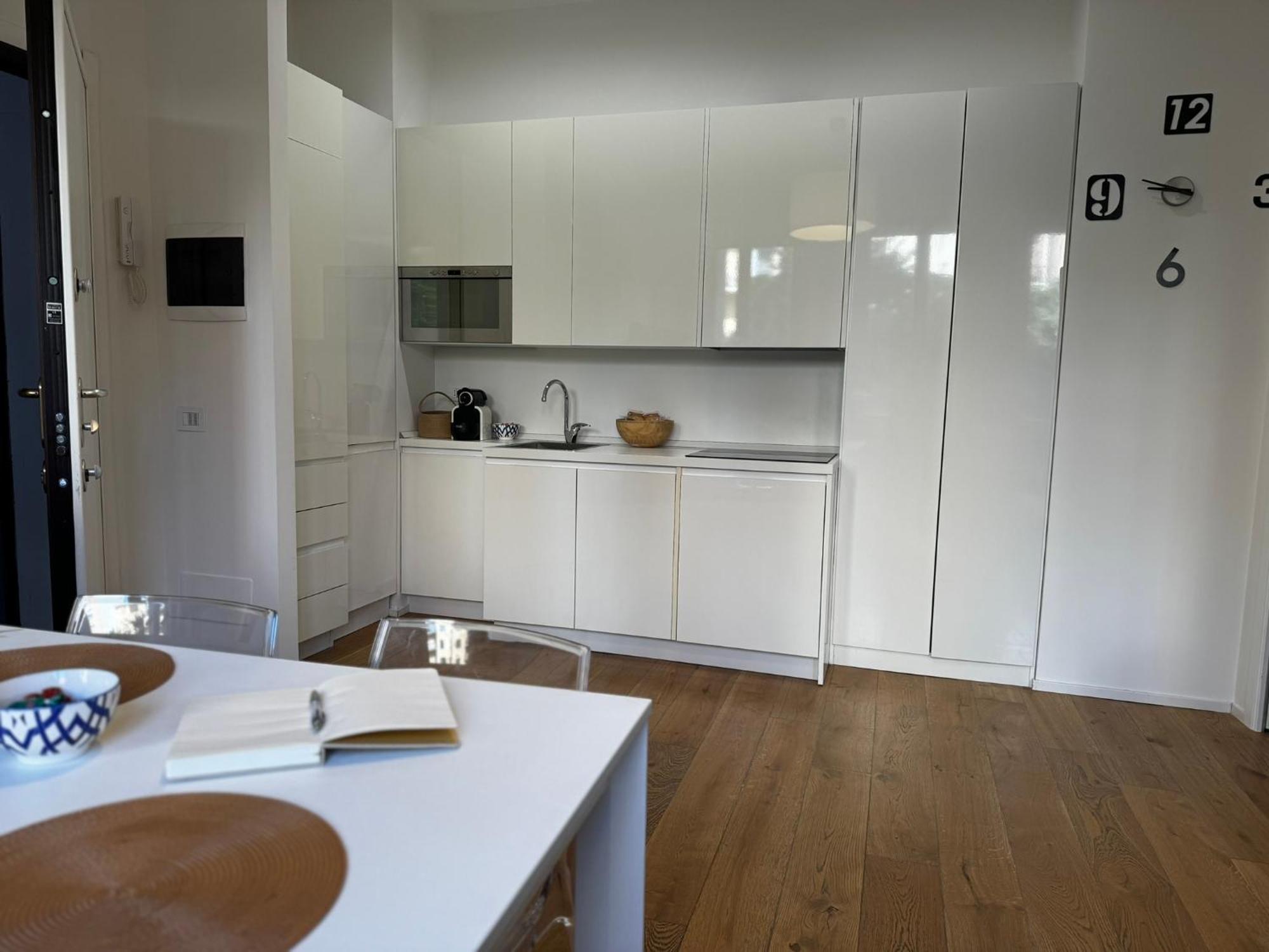 Regina In Porta Lodovica - Wifi E Breakfast Box Appartement