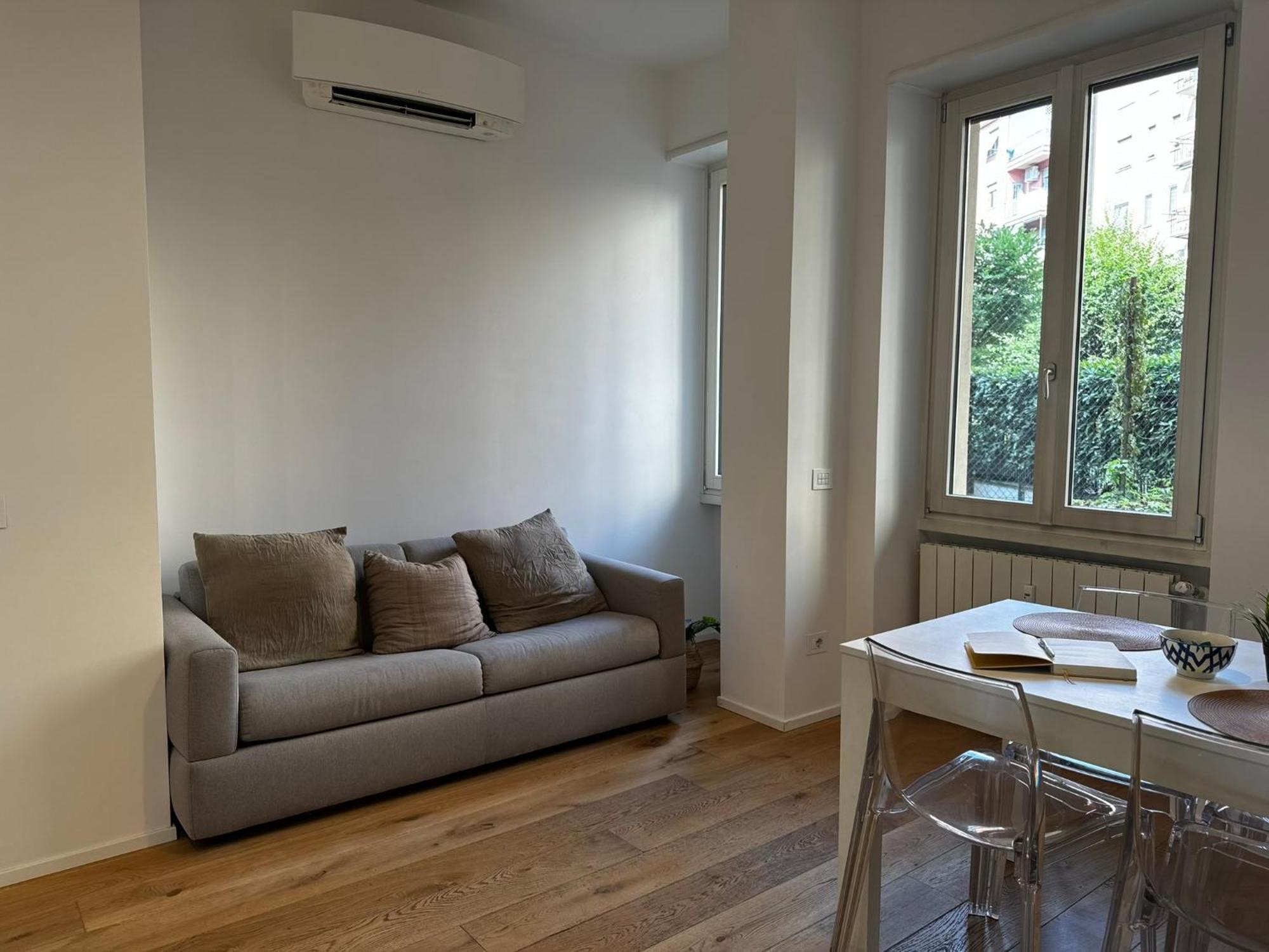 Regina In Porta Lodovica - Wifi E Breakfast Box Appartement Milan